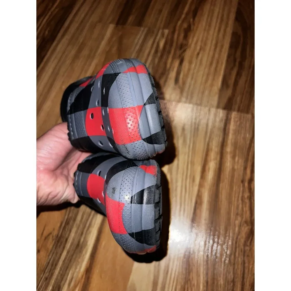 Crocs Red Black Plaid Fleece Lined Fuzzy Size J1 1 Unisex Kids Boys Girls‎